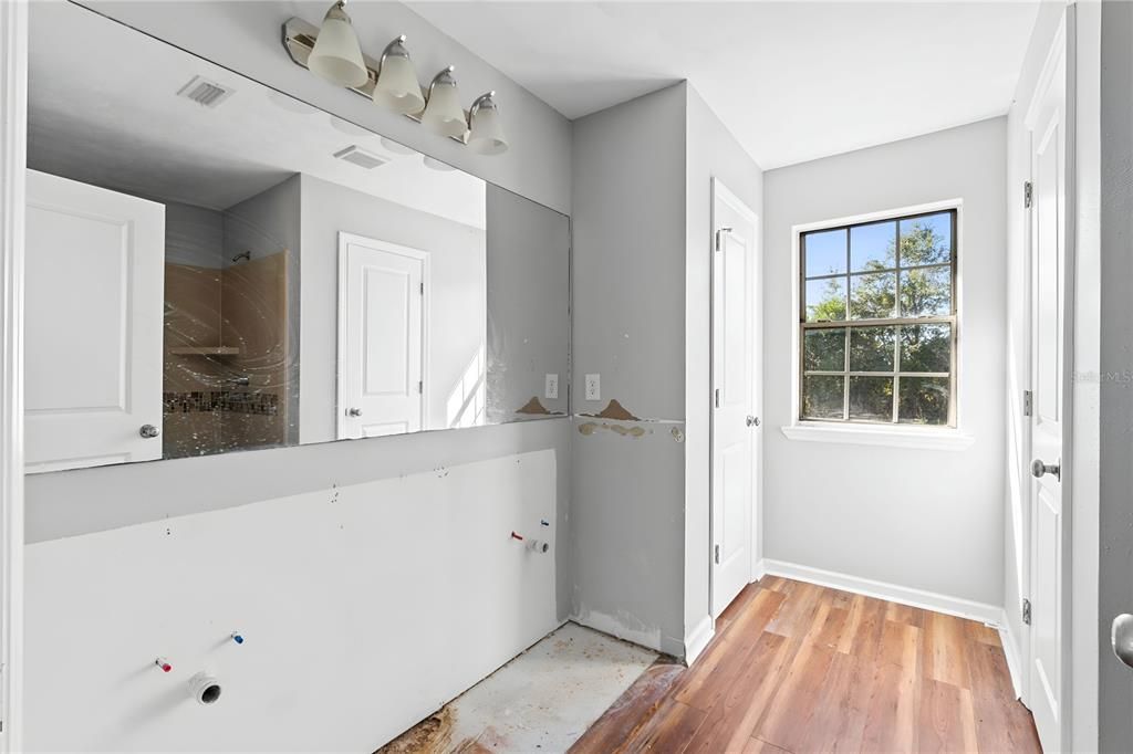 На продажу: $164,950 (4 спален, 2 ванн, 1859 Квадратных фут)