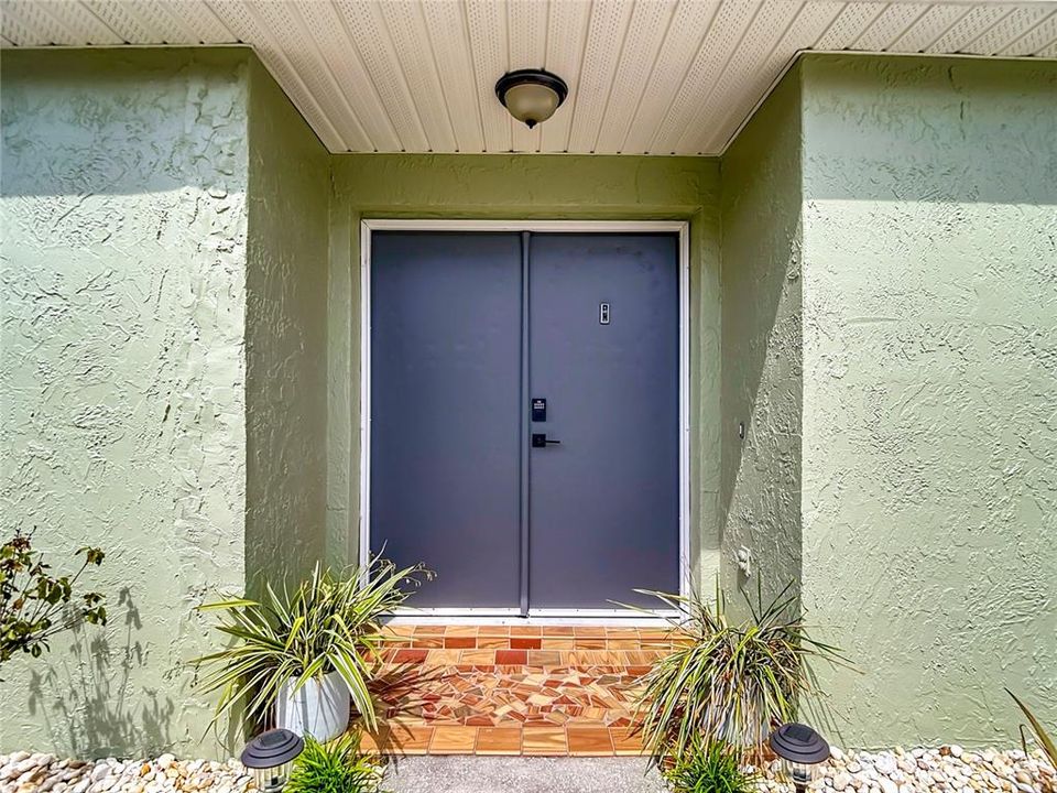 合同活跃: $280,000 (2 贝兹, 2 浴室, 1422 平方英尺)