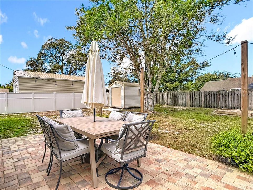 合同活跃: $280,000 (2 贝兹, 2 浴室, 1422 平方英尺)