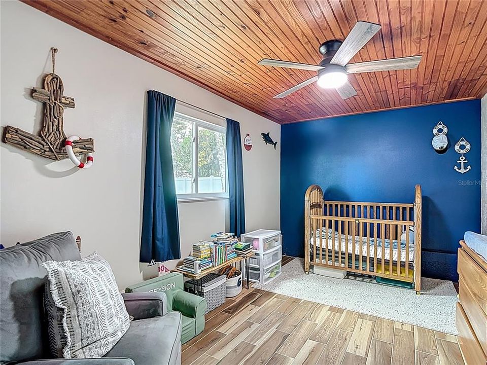 合同活跃: $280,000 (2 贝兹, 2 浴室, 1422 平方英尺)