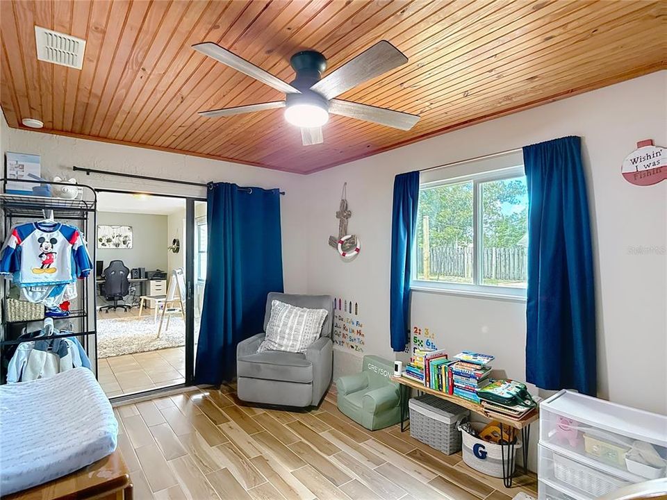 合同活跃: $280,000 (2 贝兹, 2 浴室, 1422 平方英尺)