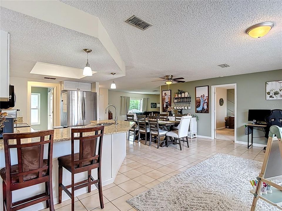 合同活跃: $280,000 (2 贝兹, 2 浴室, 1422 平方英尺)