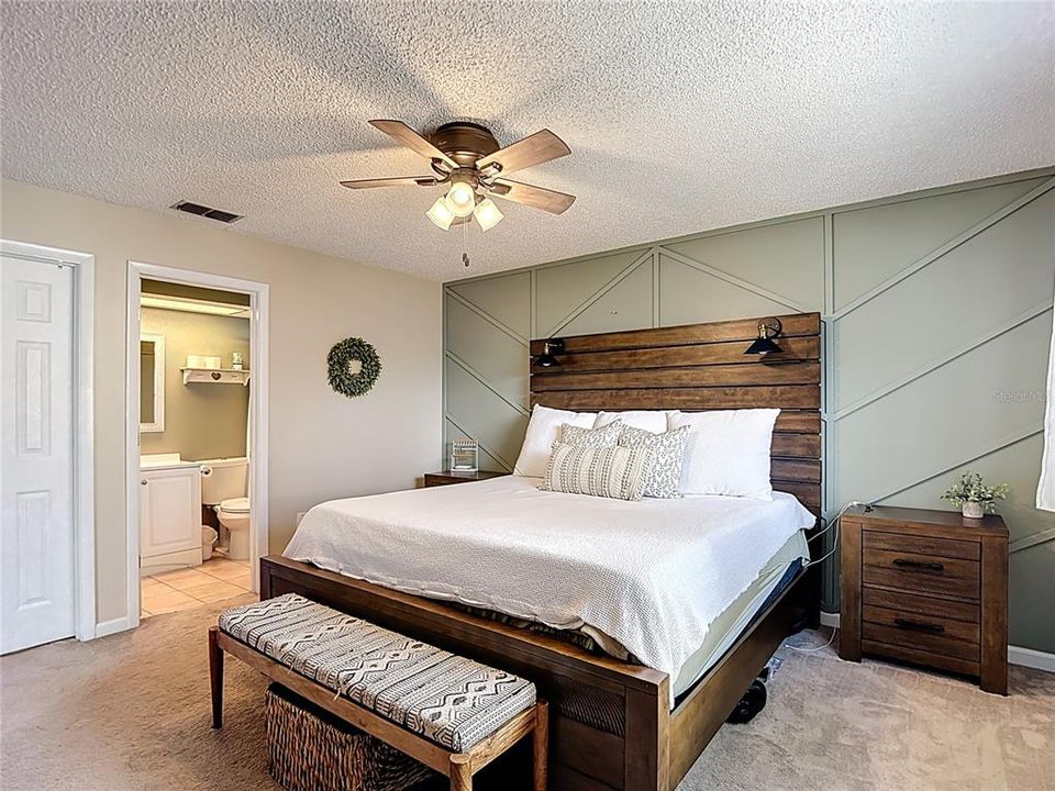 合同活跃: $280,000 (2 贝兹, 2 浴室, 1422 平方英尺)