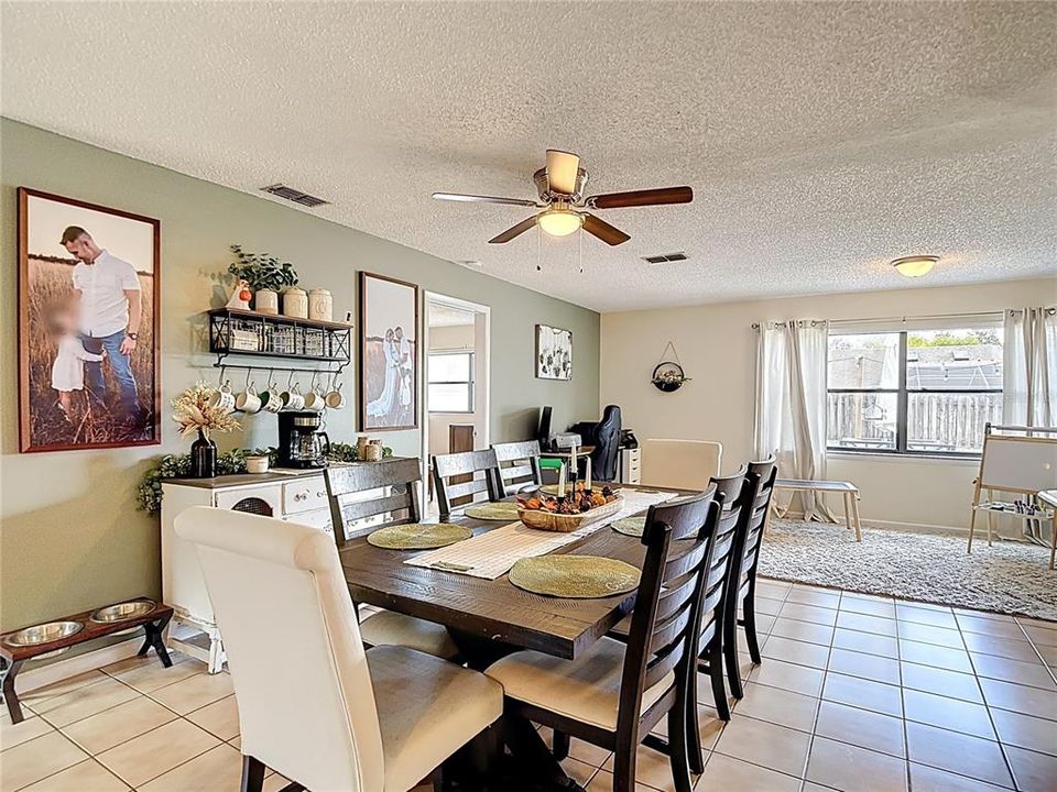 合同活跃: $280,000 (2 贝兹, 2 浴室, 1422 平方英尺)