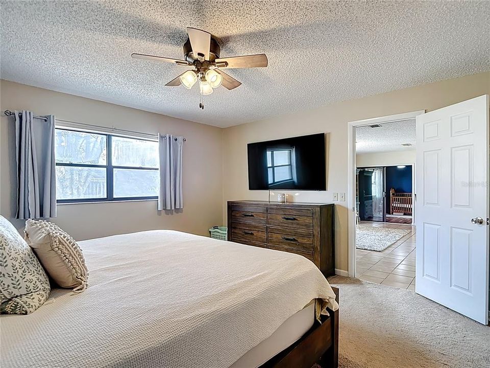 合同活跃: $280,000 (2 贝兹, 2 浴室, 1422 平方英尺)