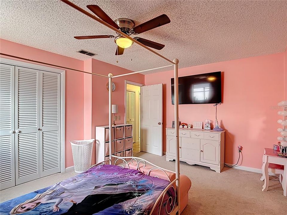 合同活跃: $280,000 (2 贝兹, 2 浴室, 1422 平方英尺)