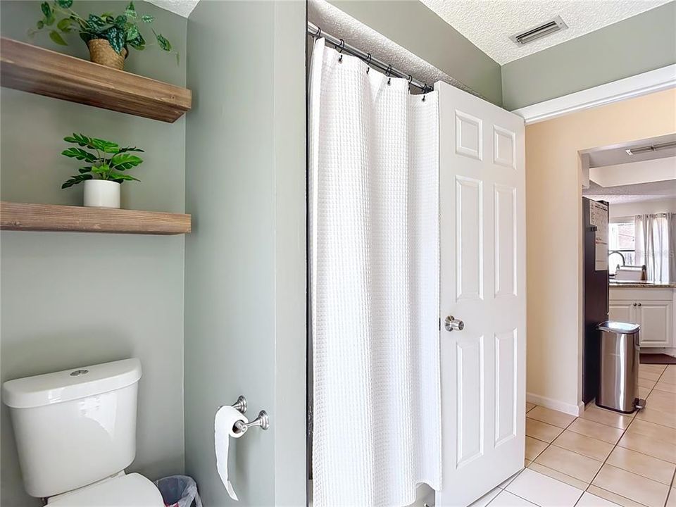 合同活跃: $280,000 (2 贝兹, 2 浴室, 1422 平方英尺)