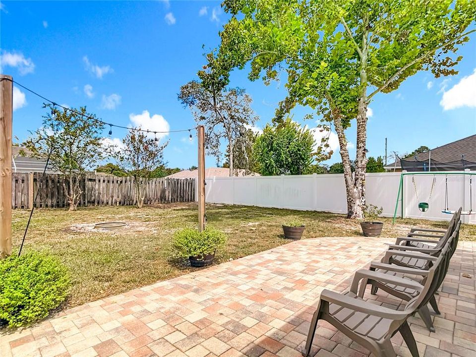 合同活跃: $280,000 (2 贝兹, 2 浴室, 1422 平方英尺)