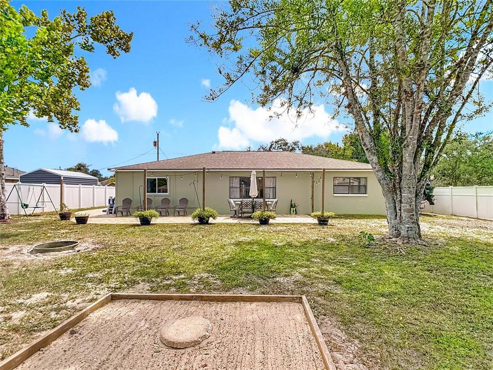 合同活跃: $280,000 (2 贝兹, 2 浴室, 1422 平方英尺)