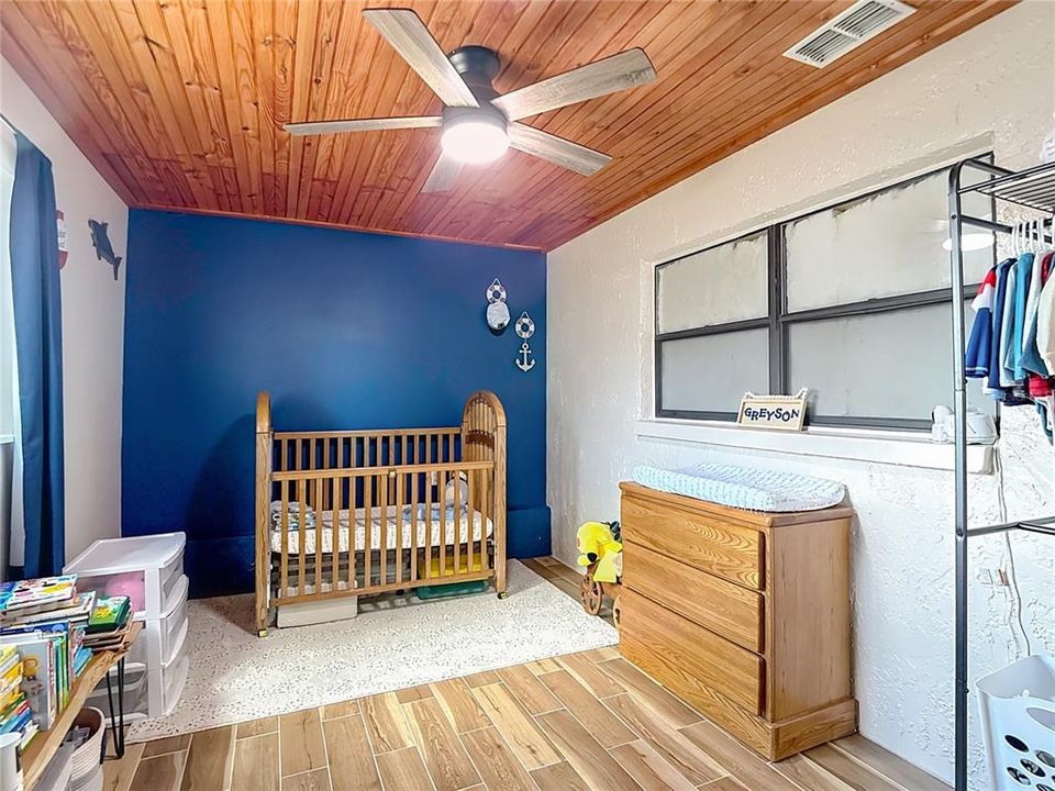 合同活跃: $280,000 (2 贝兹, 2 浴室, 1422 平方英尺)