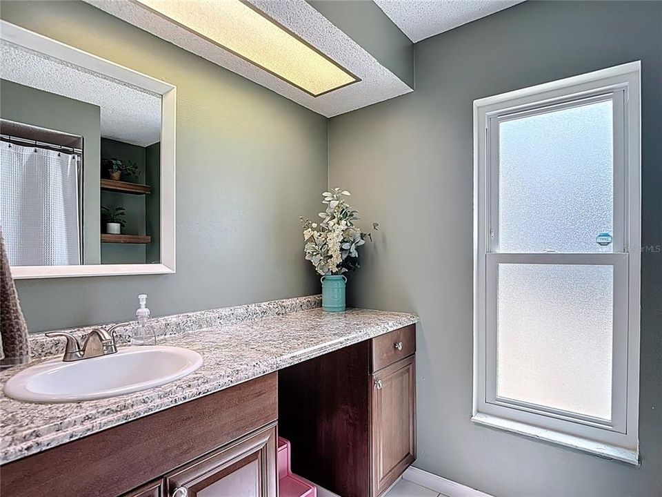 合同活跃: $280,000 (2 贝兹, 2 浴室, 1422 平方英尺)