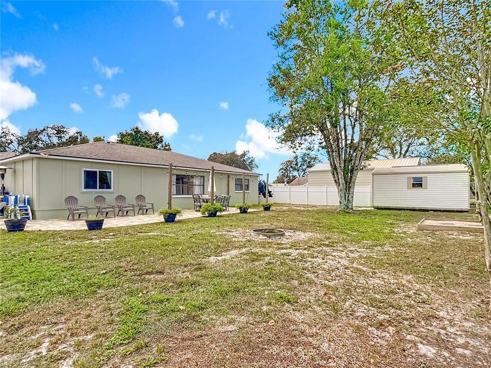 合同活跃: $280,000 (2 贝兹, 2 浴室, 1422 平方英尺)