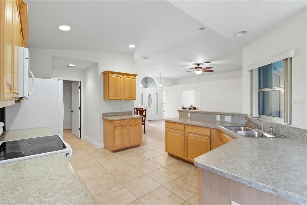 待售: $329,500 (3 贝兹, 2 浴室, 1711 平方英尺)