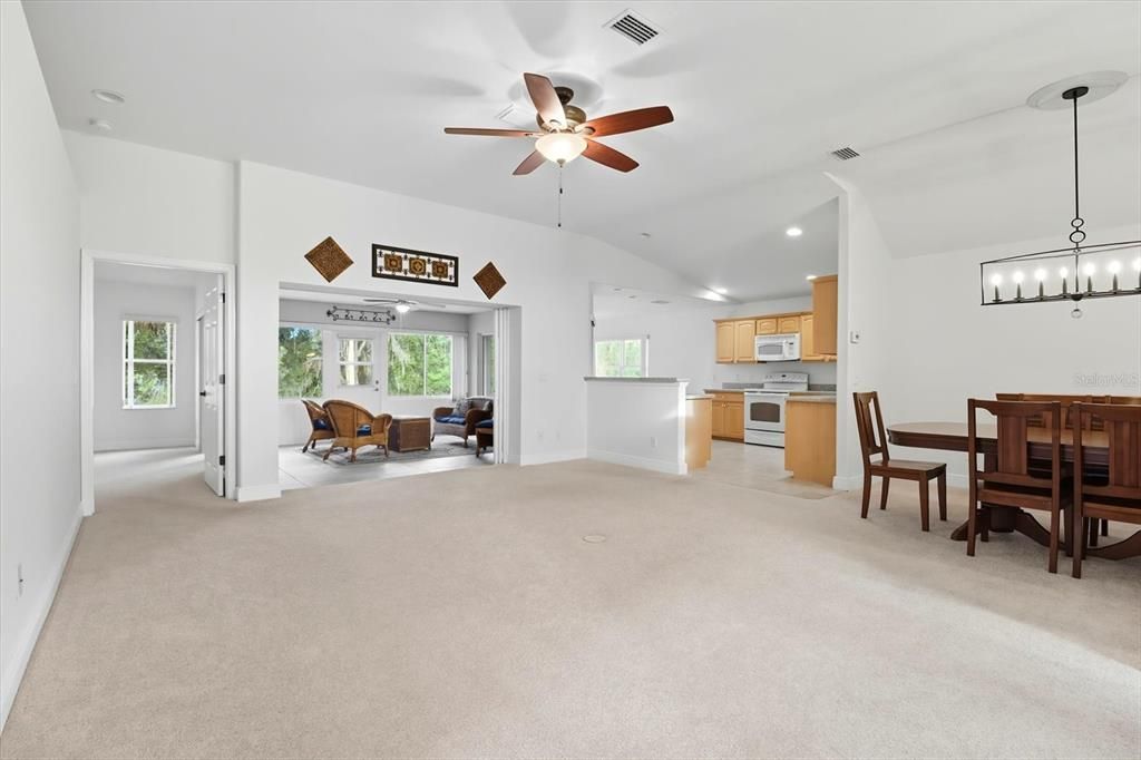 待售: $329,500 (3 贝兹, 2 浴室, 1711 平方英尺)