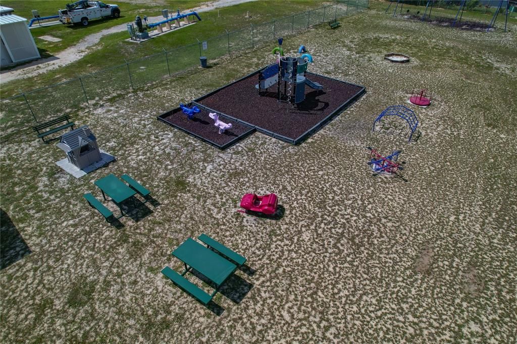 Под контрактом: $318,500 (4 спален, 2 ванн, 1615 Квадратных фут)