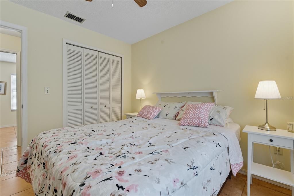 Под контрактом: $318,500 (4 спален, 2 ванн, 1615 Квадратных фут)