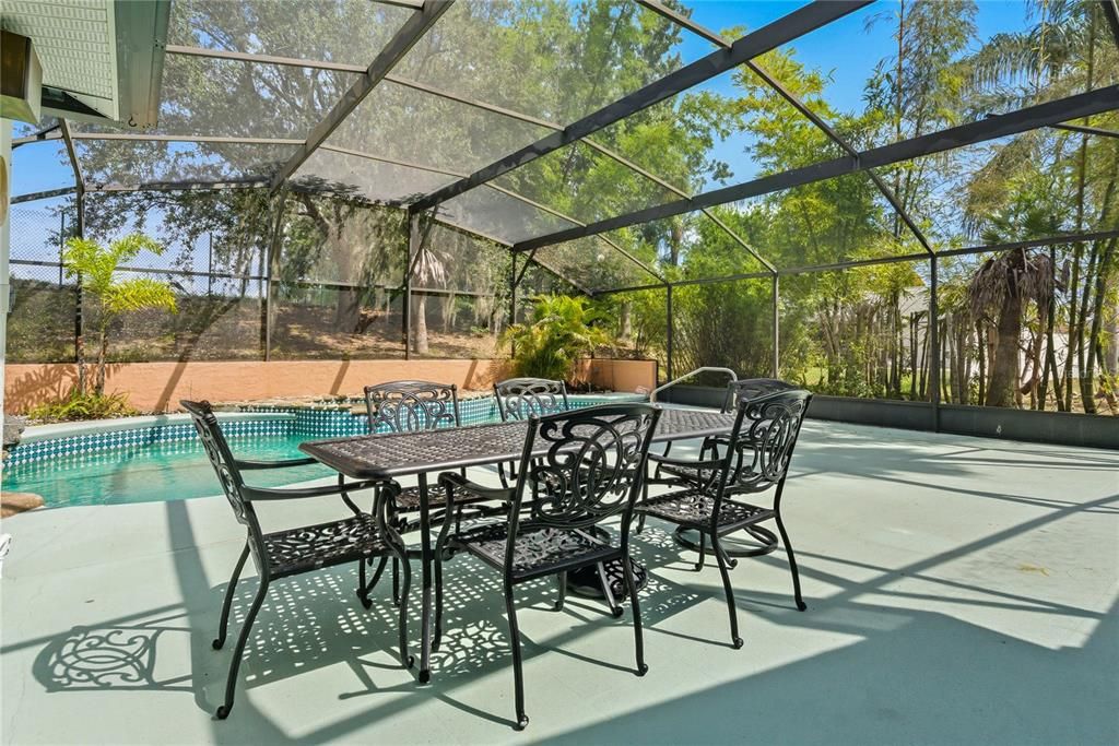 Под контрактом: $318,500 (4 спален, 2 ванн, 1615 Квадратных фут)