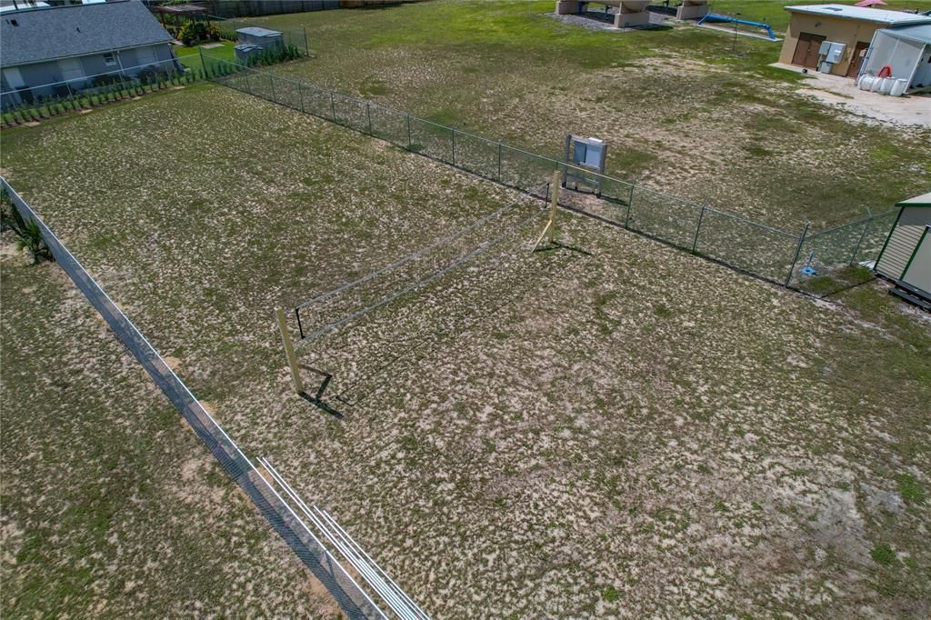 Под контрактом: $318,500 (4 спален, 2 ванн, 1615 Квадратных фут)