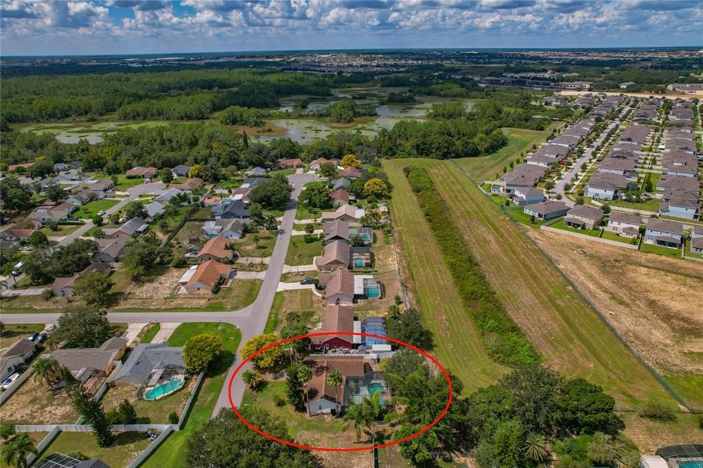 Под контрактом: $318,500 (4 спален, 2 ванн, 1615 Квадратных фут)