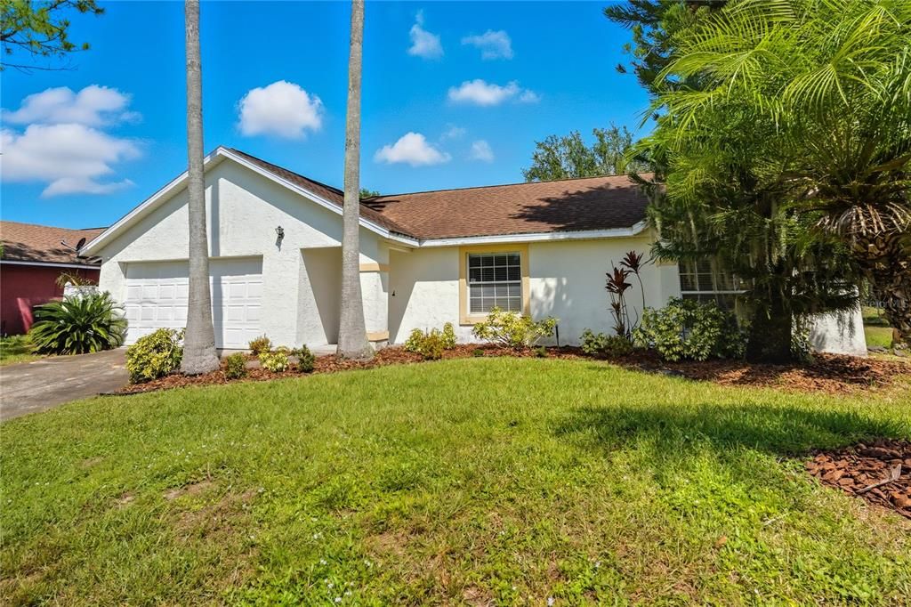 Под контрактом: $318,500 (4 спален, 2 ванн, 1615 Квадратных фут)