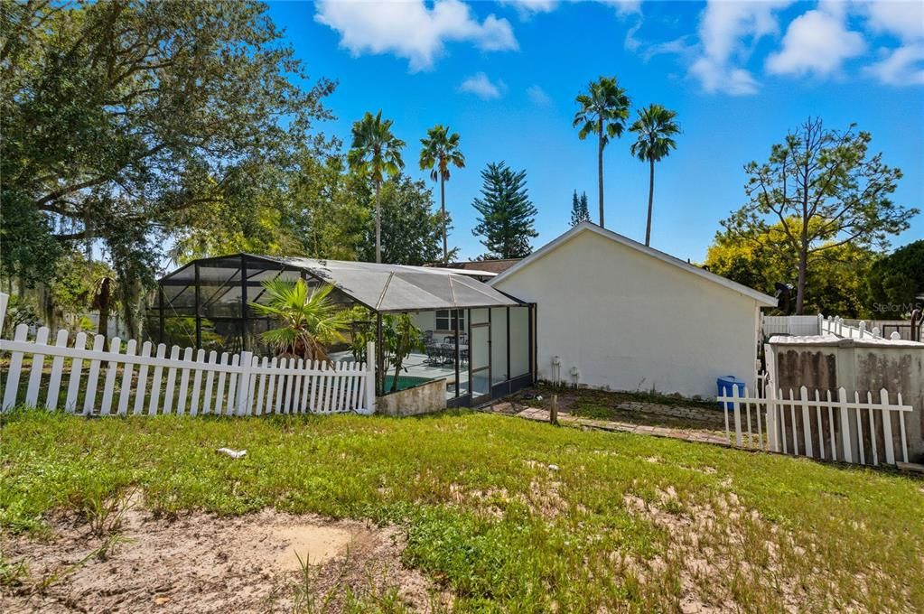 Под контрактом: $318,500 (4 спален, 2 ванн, 1615 Квадратных фут)