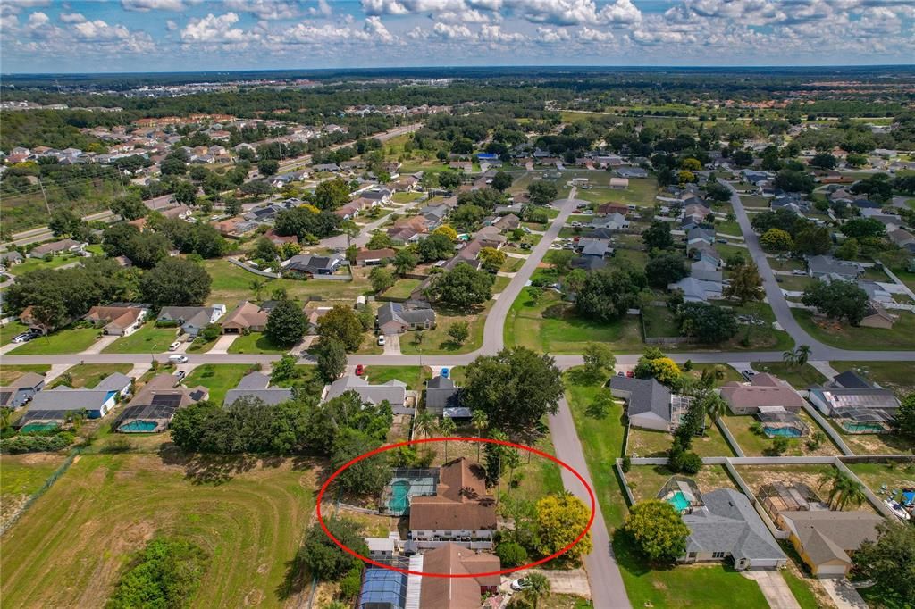 Под контрактом: $318,500 (4 спален, 2 ванн, 1615 Квадратных фут)