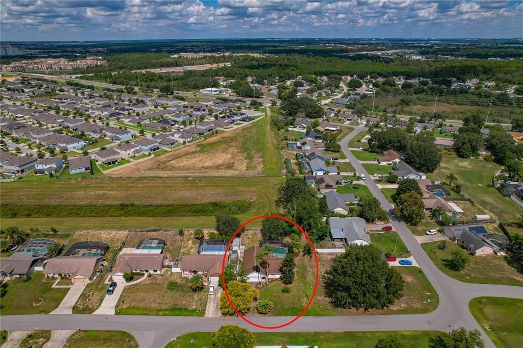 Под контрактом: $318,500 (4 спален, 2 ванн, 1615 Квадратных фут)