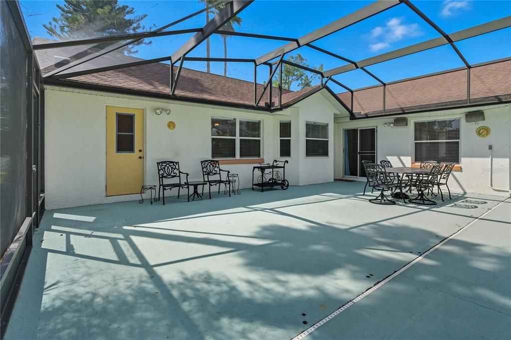 Под контрактом: $318,500 (4 спален, 2 ванн, 1615 Квадратных фут)