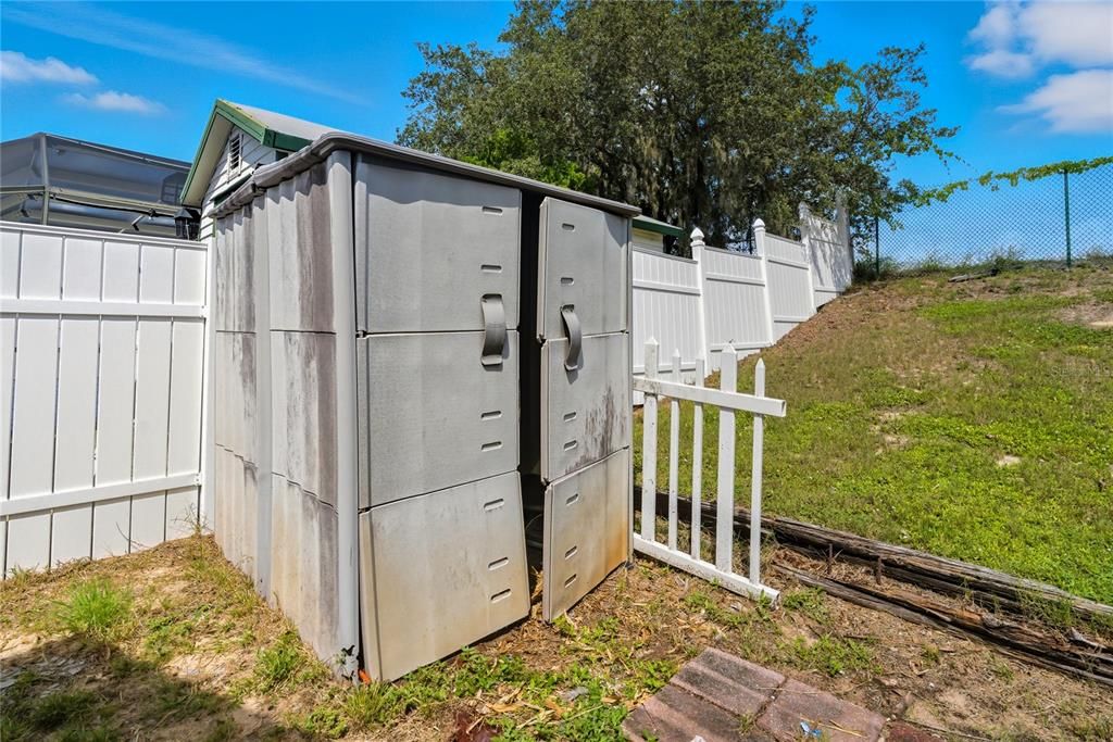 Под контрактом: $318,500 (4 спален, 2 ванн, 1615 Квадратных фут)