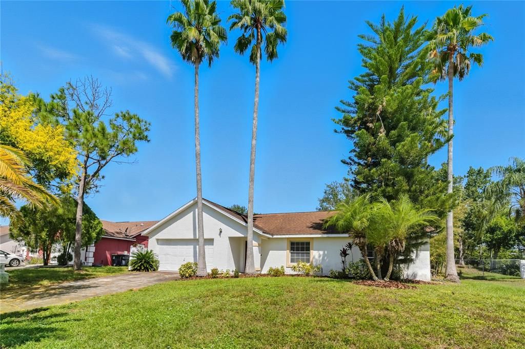 Под контрактом: $318,500 (4 спален, 2 ванн, 1615 Квадратных фут)