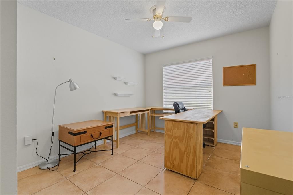 Под контрактом: $318,500 (4 спален, 2 ванн, 1615 Квадратных фут)