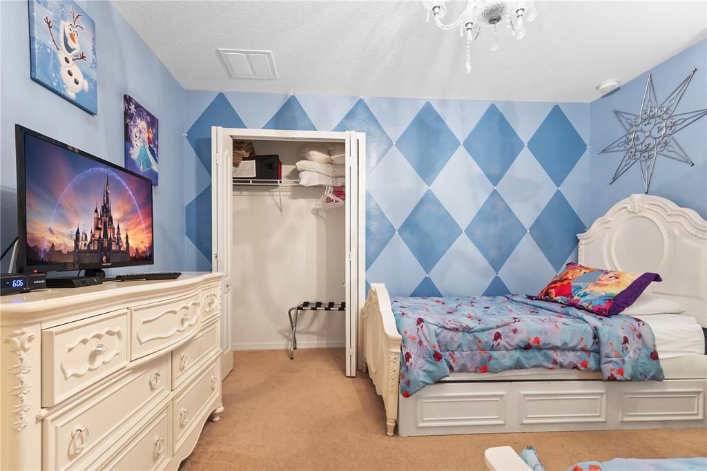 En Renta: $2,950 (5 camas, 4 baños, 2024 Pies cuadrados)