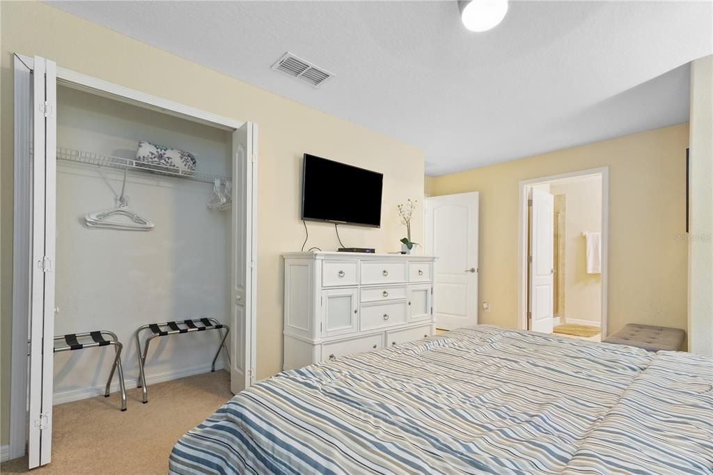 En Renta: $2,950 (5 camas, 4 baños, 2024 Pies cuadrados)