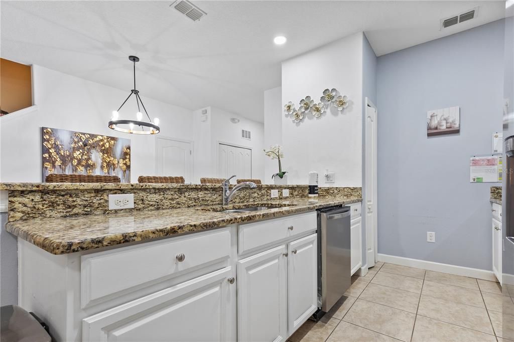 En Renta: $2,950 (5 camas, 4 baños, 2024 Pies cuadrados)