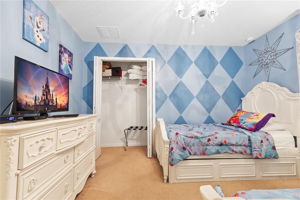 En Renta: $2,950 (5 camas, 4 baños, 2024 Pies cuadrados)