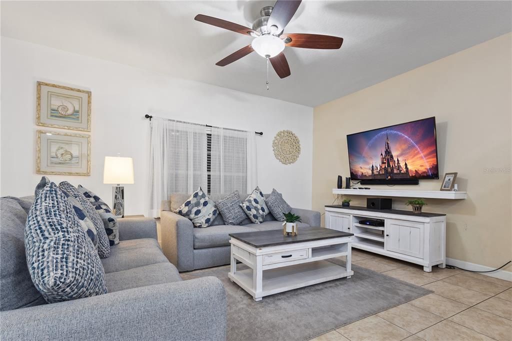 En Renta: $2,950 (5 camas, 4 baños, 2024 Pies cuadrados)