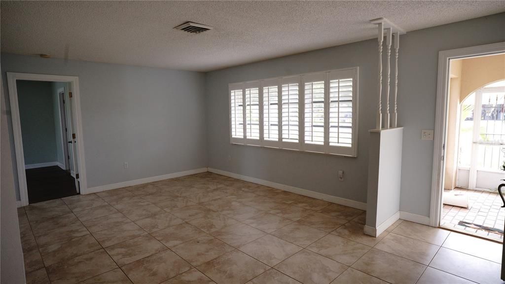 Active With Contract: $375,000 (3 beds, 2 baths, 1664 Square Feet)