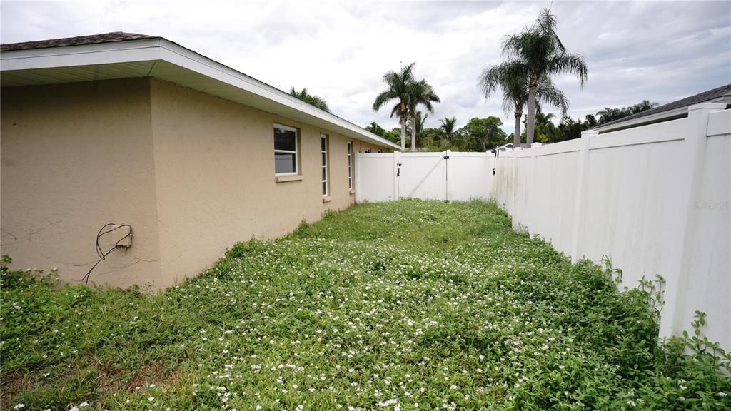 Active With Contract: $375,000 (3 beds, 2 baths, 1664 Square Feet)