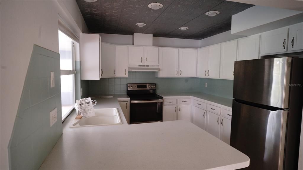 Active With Contract: $375,000 (3 beds, 2 baths, 1664 Square Feet)