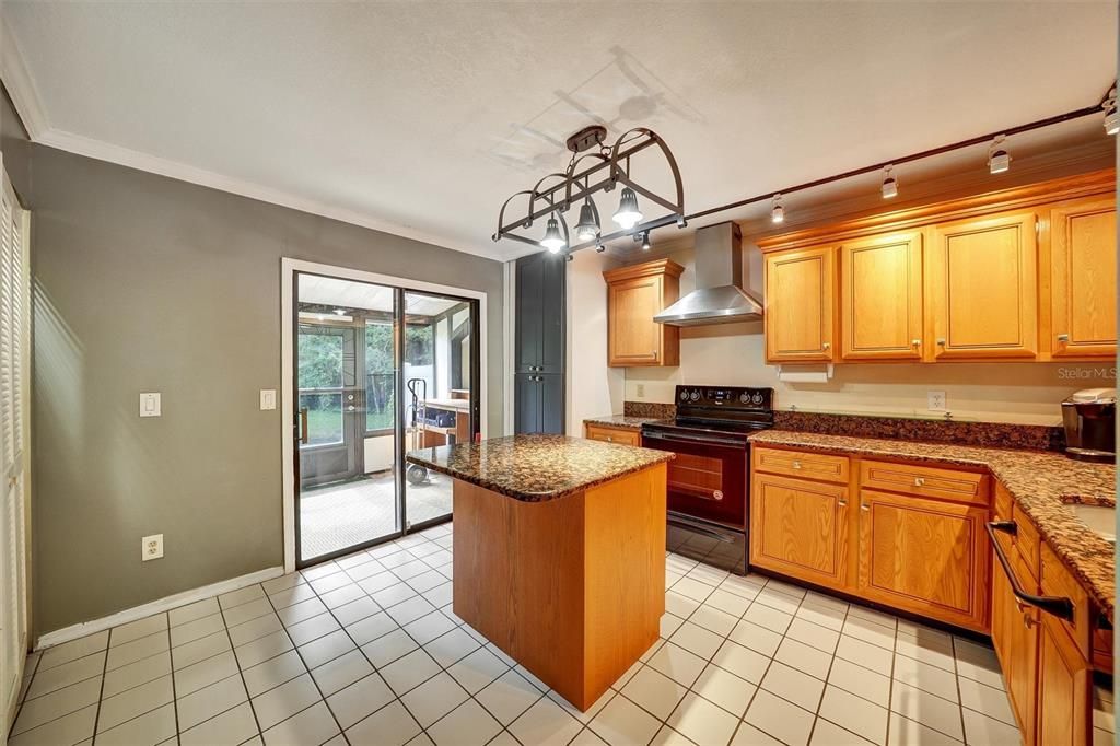 For Sale: $205,900 (2 beds, 2 baths, 1185 Square Feet)