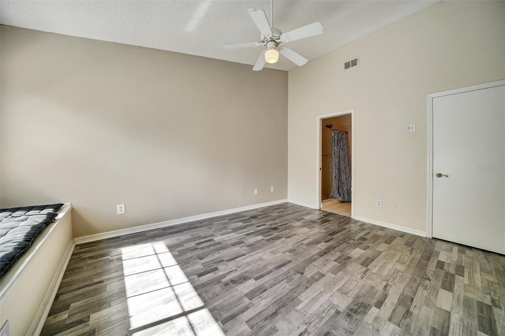 For Sale: $205,900 (2 beds, 2 baths, 1185 Square Feet)