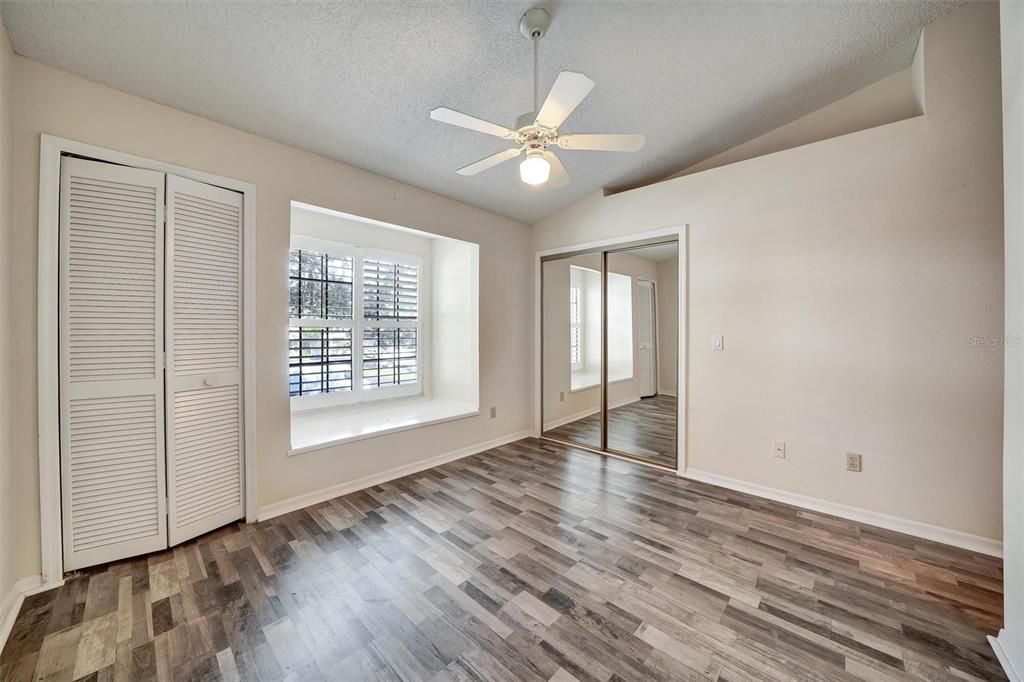 For Sale: $205,900 (2 beds, 2 baths, 1185 Square Feet)