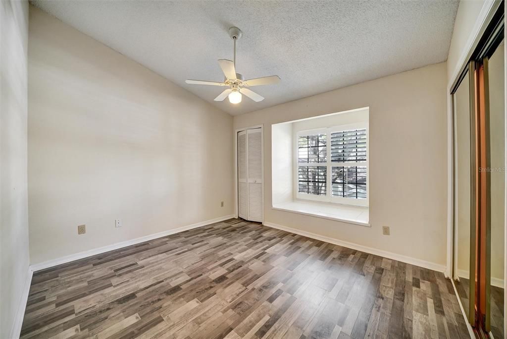 For Sale: $205,900 (2 beds, 2 baths, 1185 Square Feet)