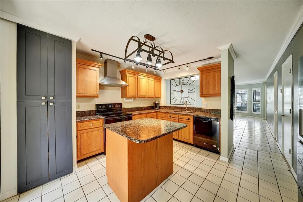 For Sale: $205,900 (2 beds, 2 baths, 1185 Square Feet)