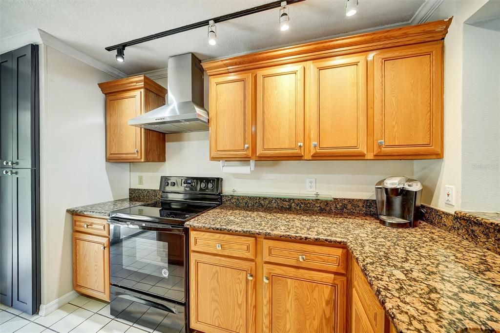 For Sale: $205,900 (2 beds, 2 baths, 1185 Square Feet)