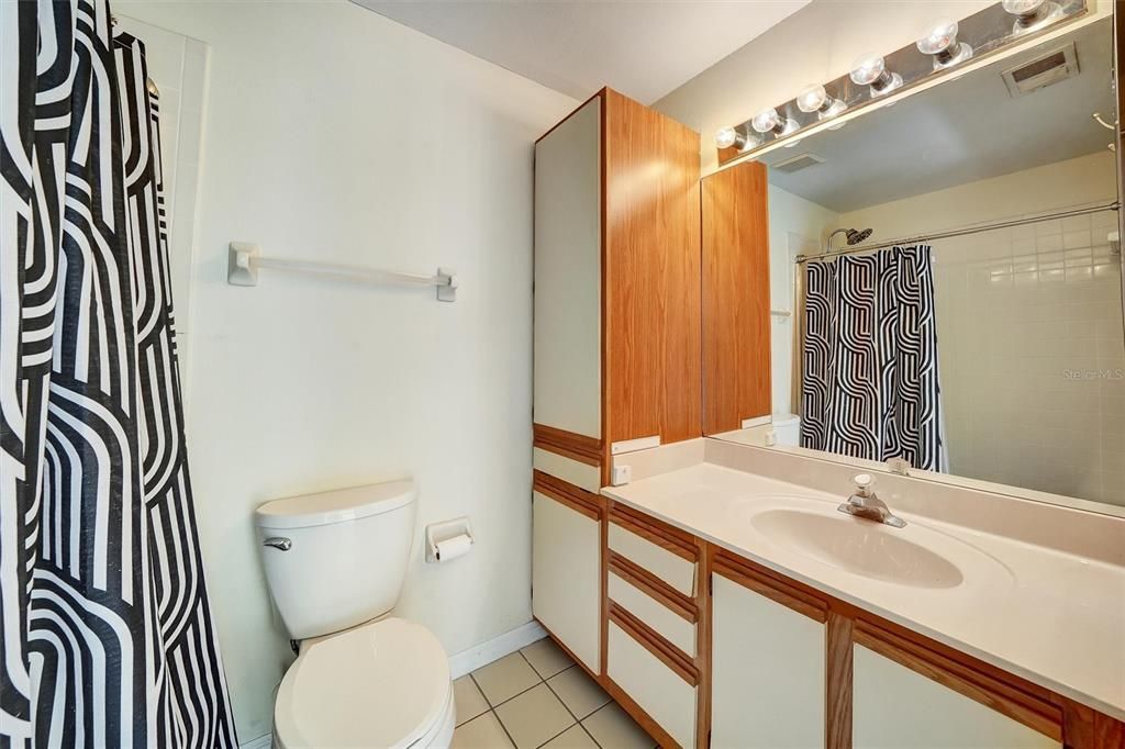 For Sale: $205,900 (2 beds, 2 baths, 1185 Square Feet)