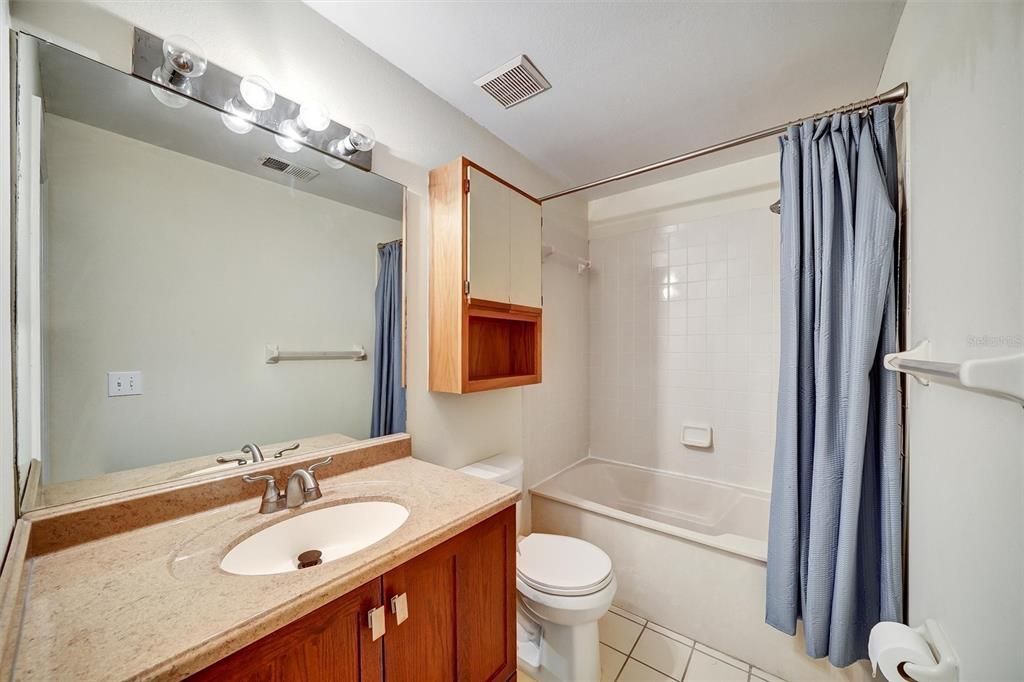 For Sale: $205,900 (2 beds, 2 baths, 1185 Square Feet)