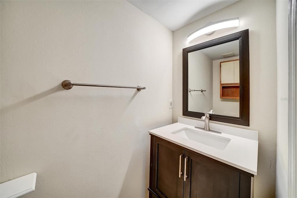 For Sale: $205,900 (2 beds, 2 baths, 1185 Square Feet)