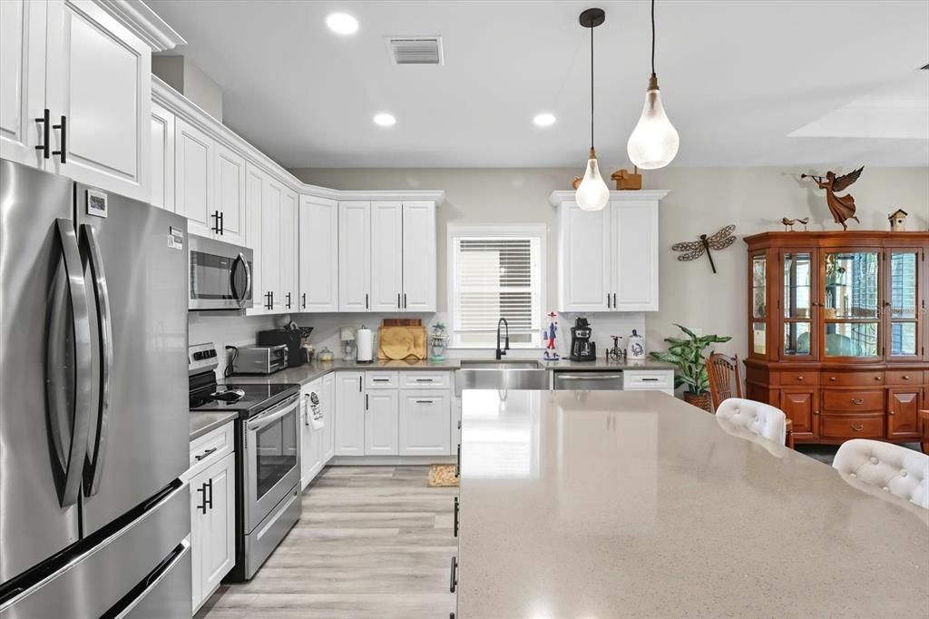 For Sale: $384,500 (3 beds, 2 baths, 1754 Square Feet)