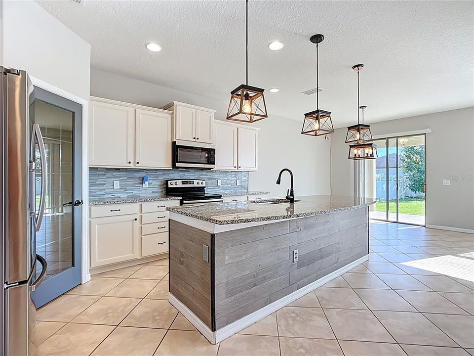 待售: $419,000 (5 贝兹, 3 浴室, 2705 平方英尺)